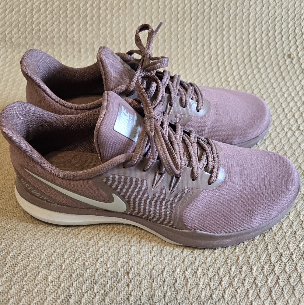 Women's Nike Sneaker - Mauve color